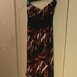 Elegant Strapless Dress with Bold Patterns